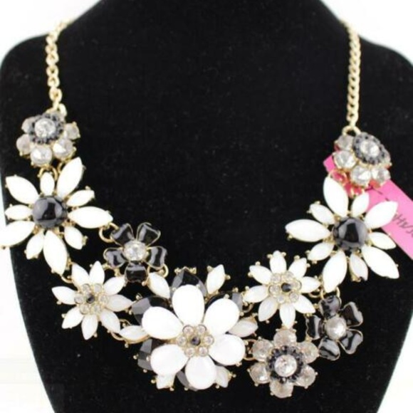 Betsey Johnson Jewelry - Beautiful charming Flower women Gift necklace Betsey Johnson Jewelry - Beautiful charming Flower women Gift necklace